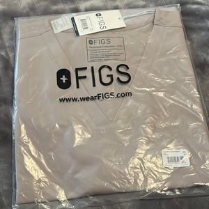 Casma figs scrub top